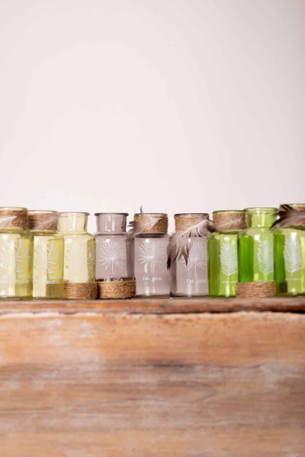 Petits vases colorés