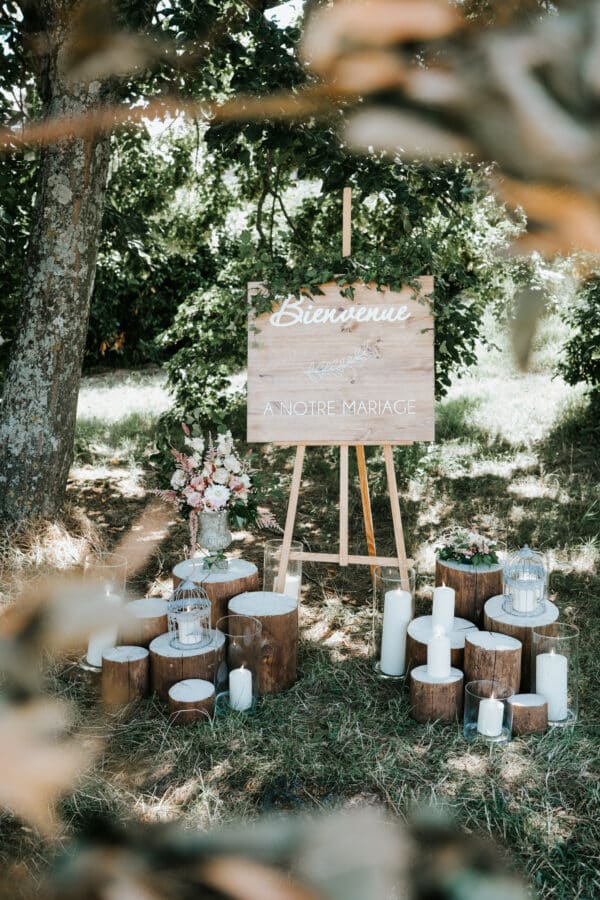 Panneau de bienvenue, bouges, vases, tronc d'arbre disponible à la location en suisse et haute savoie chez Esprit Pop'Up