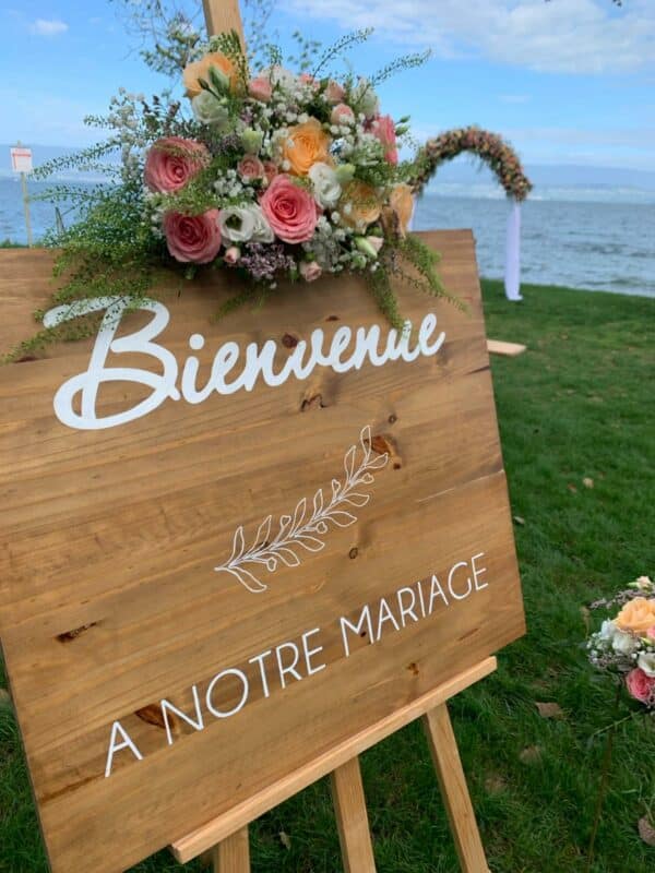 Panneau de bienvenue coloré pour un mariage suisse au bord du lac par esprit pop'up